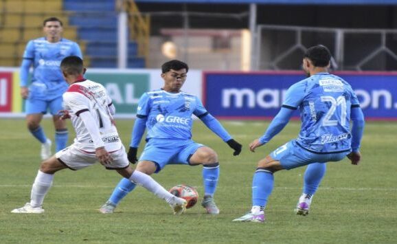 Blooming lidera la tabla tras empate crucial en partido clave
