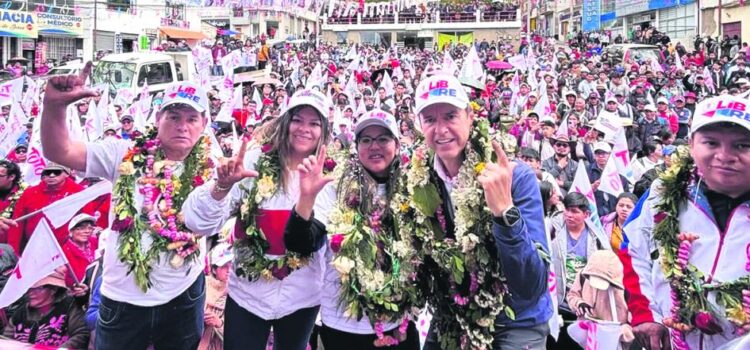 Opositores irrumpen en bastiones del MAS evistas promueven activamente el voto nulo