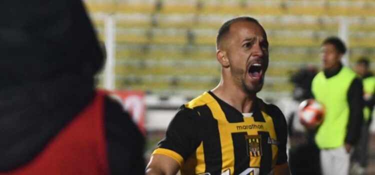 The Strongest enfrentará multa millonaria por uso de pirotecnia en partidos