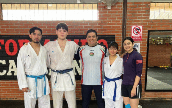Karatecas bolivianos se preparan para los Panamericanos Junior en Paraguay