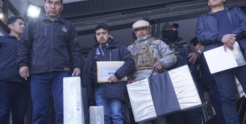 Policía intensifica seguridad en el eje central boliviano para garantizar elecciones limpias