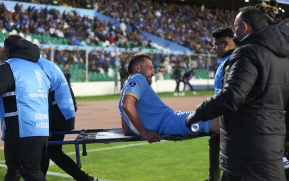 Bolívar busca remontar ante Cienciano con bajas clave en un partido decisivo