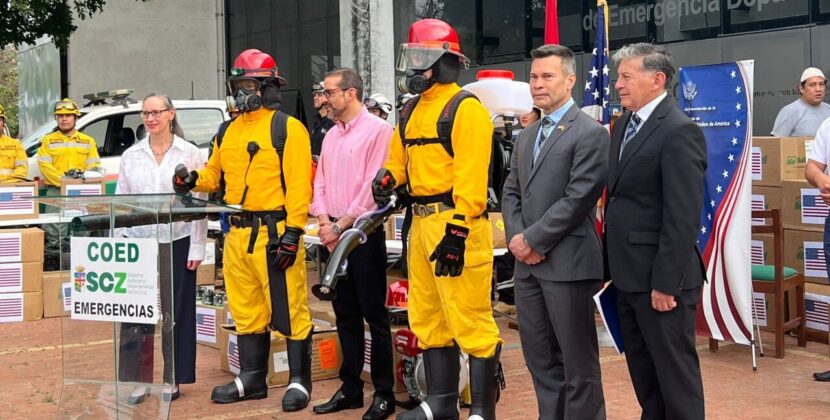 Estados Unidos Dona Equipamiento Crucial Contra Incendios a Santa Cruz Ante Emergencia Nacional