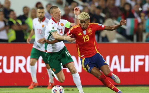 España golea a Bulgaria con un contundente 3-0 en un inicio arrollador