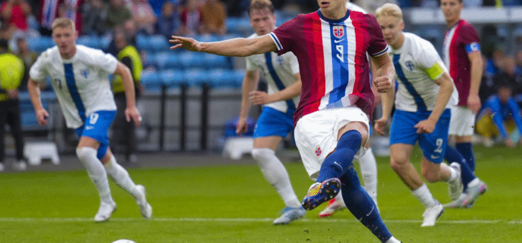 Haaland de penal da el triunfo a Noruega en emocionante partido