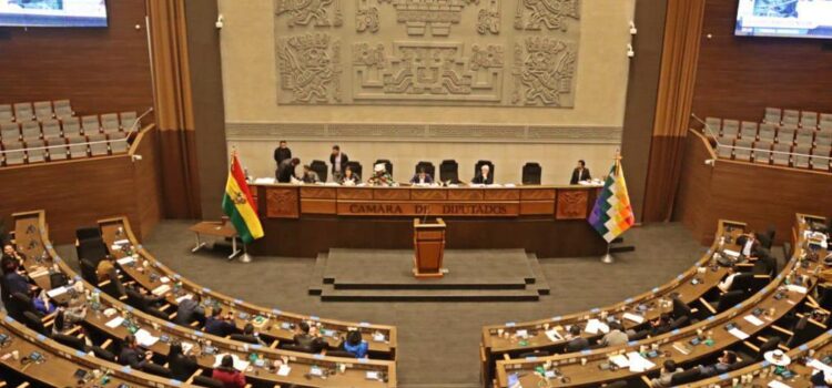 Legisladores polémicos bajo presión por auditorías ante acusaciones de desfalco