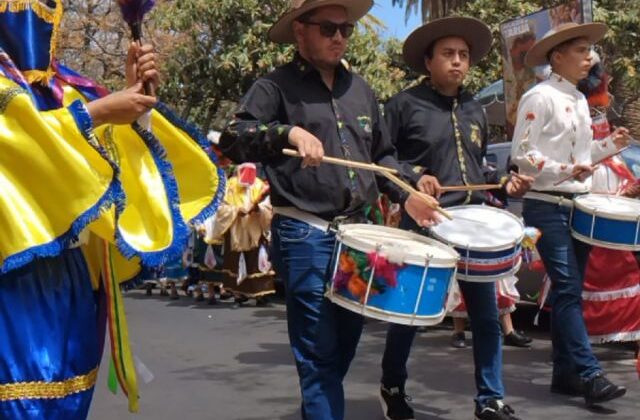 Miles de devotos celebran la multitudinaria romería de San Roque en solemne procesión festiva