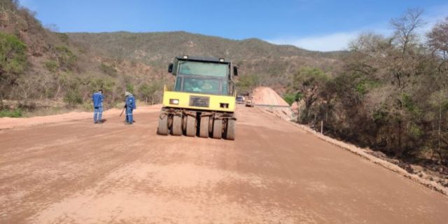 Construcción vía Acheral Choere avanza exitosamente supera sesenta por ciento obra vial clave para desarrollo regional