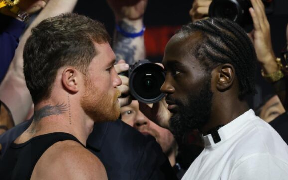 Canelo Álvarez enfrenta a Crawford en histórica defensa de títulos mundiales de boxeo