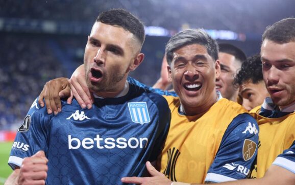 Racing vence a Vélez en la ida y se acerca a la final del torneo