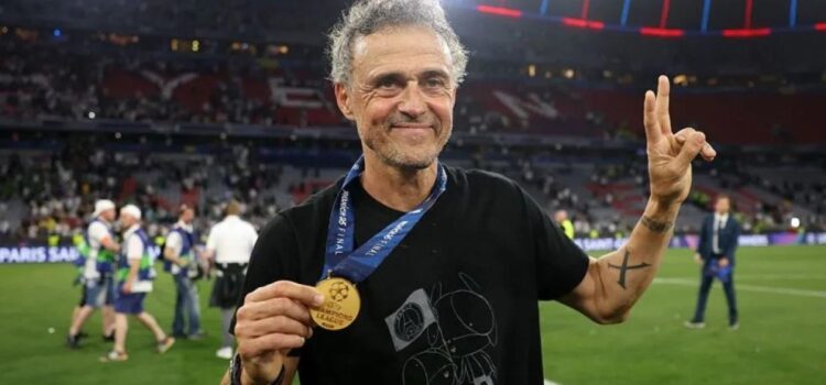 Luis Enrique entrenador del año recibe prestigioso Trofeo Johan Cruyff