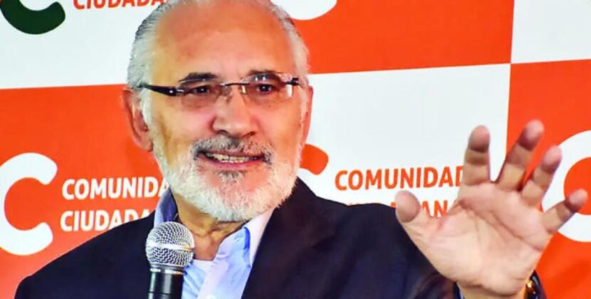 Carlos Mesa se recupera tras exitosa cirugía ocular y guarda reposo en su hogar