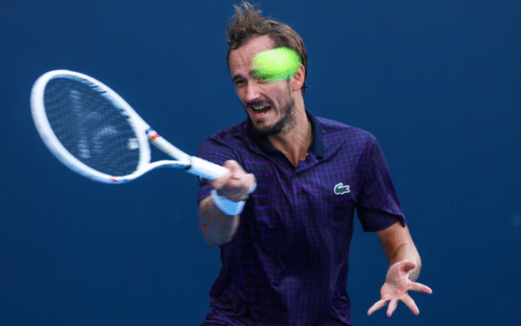 Medvedev Domina a Zverev y Avanza a Semifinales del Abierto de China