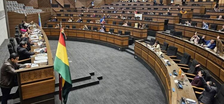 Diputados aprueban histórica ley de reparación integral para víctimas de rupturas constitucionales