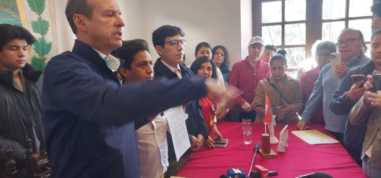 Tuto Quiroga firma Compromiso por Tarija ante cívicos electorales