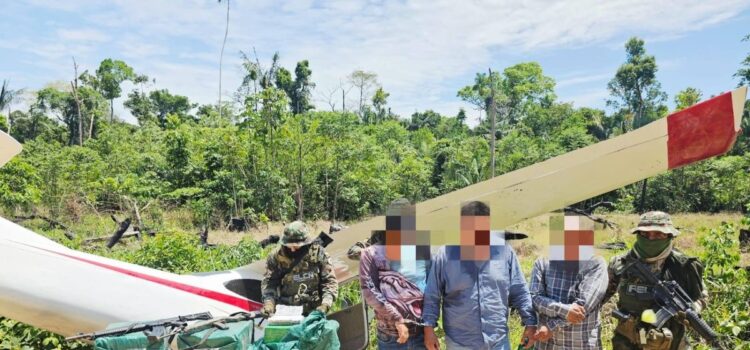 Villa Tunari Policía Secuestra Avioneta Cargada con Drogas y Armas Tras Enfrentamiento Armado