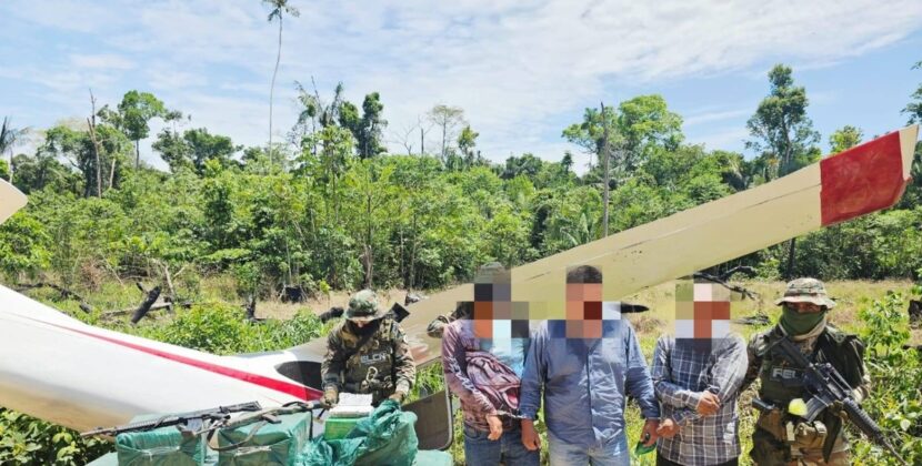 Villa Tunari Policía Secuestra Avioneta Cargada con Drogas y Armas Tras Enfrentamiento Armado