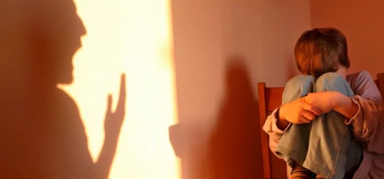 Padrastro Abusa Sexual y Físicamente de Niños Menores en Brutal Agresión