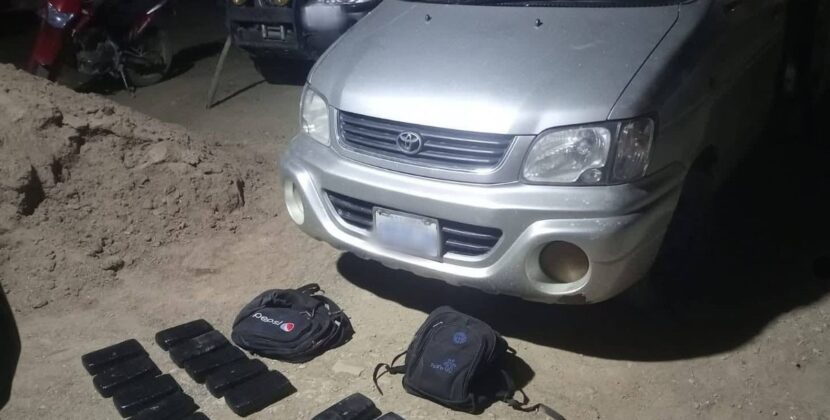 Descubren importante cargamento de droga en vehículo abandonado por red de traficantes