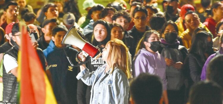 Victoria del PDC genera esperanza pero enfrenta tensiones y demandas políticas