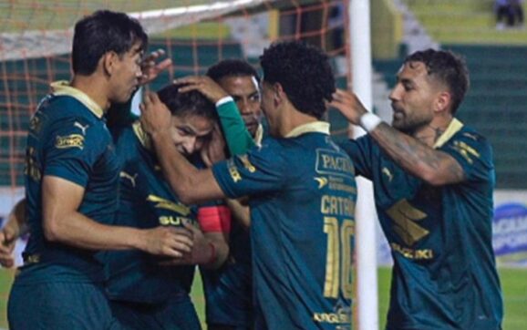 Bolívar arrolla a Independiente con una actuación de lujo y presiona a Blooming en la tabla de posiciones