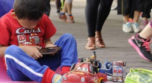Bolivia Niños Acceden a Internet Desde los Seis Años Cuarenta Cuatro Por Ciento Contacta Desconocidos