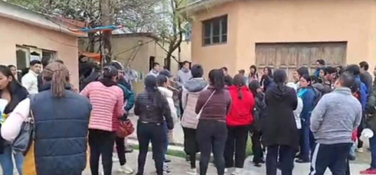 Padres de familia del kinder José Manuel Ávila exigen aula nueva para mejorar educación infantil