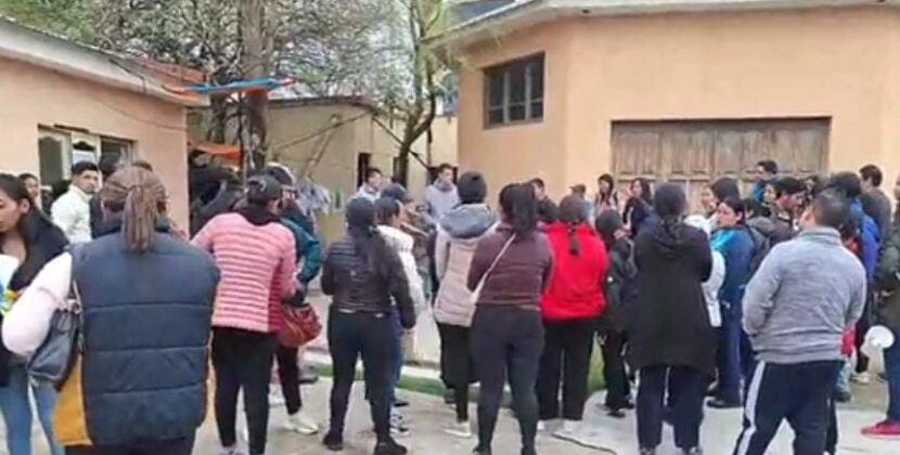 Padres de familia del kinder José Manuel Ávila exigen aula nueva para mejorar educación infantil