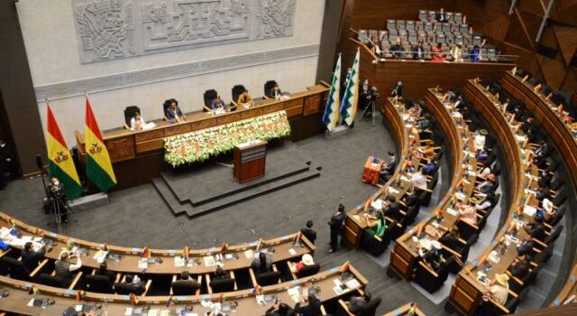 TSE otorga credenciales a 36 senadores y 130 diputados electos