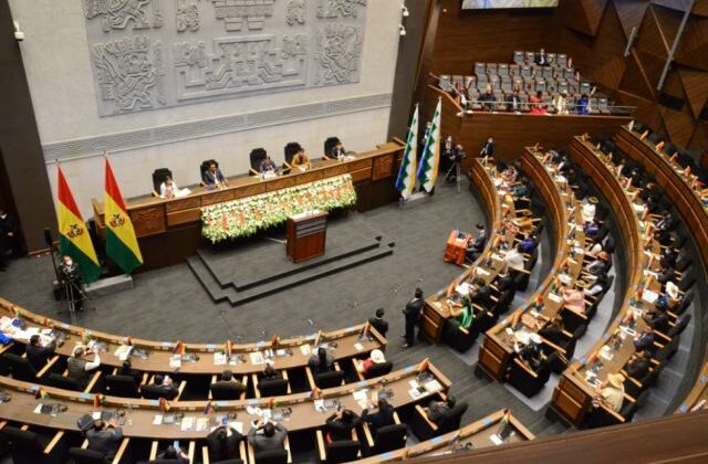 TSE otorga credenciales a 36 senadores y 130 diputados electos
