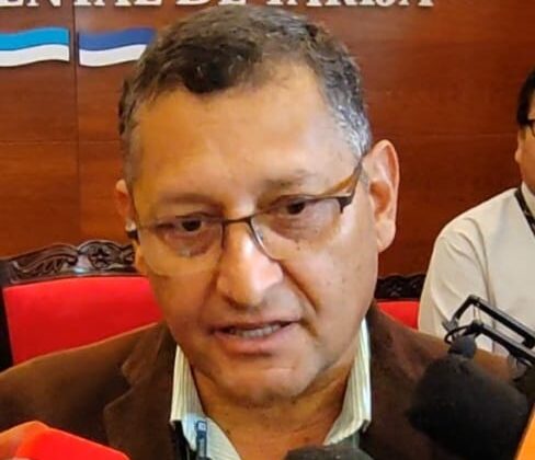 Gobernador Montes exige sincerar economía y adaptarse al precio internacional del petróleo