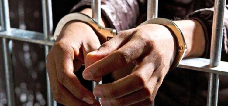 Detienen a sujeto libre con condena por asesinato por presunto feminicidio