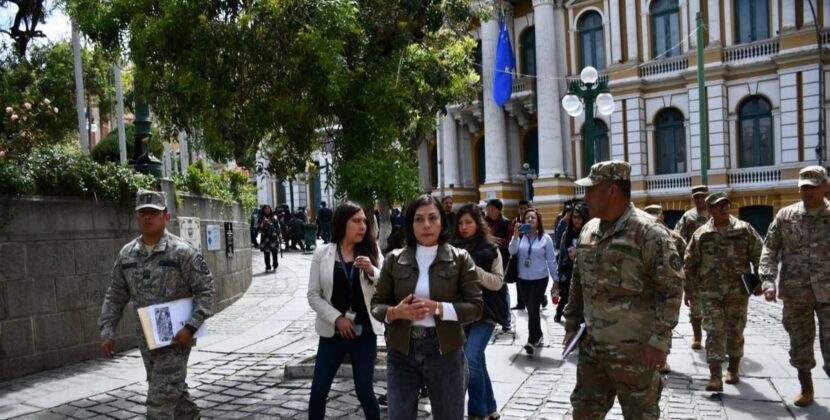 Rodrigo Paz coordina con militares transmisión de mando en evento clave