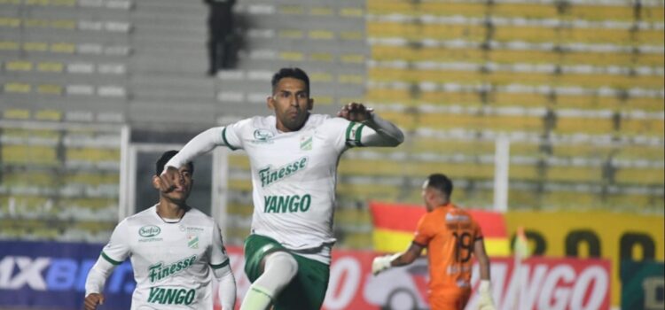 Oriente Petrolero vence a Universitario de Deportes en vibrante encuentro de fútbol
