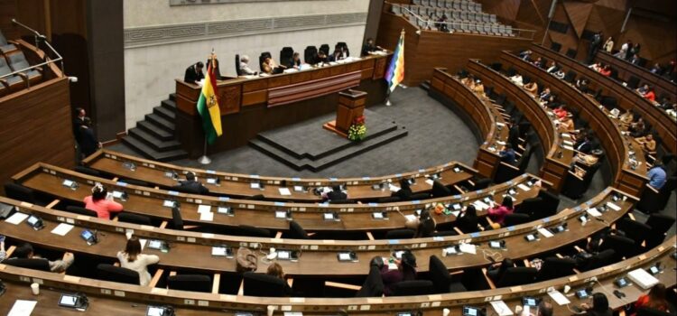 Asamblea Legislativa sanciona ley diferimiento créditos escandalosa sesión