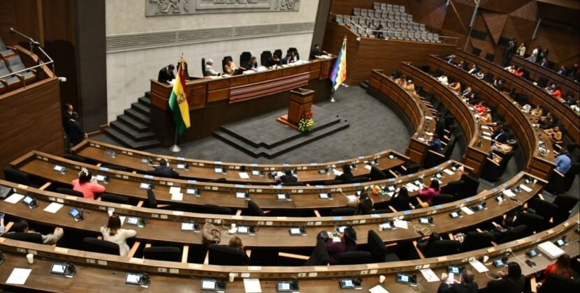 Asamblea Legislativa sanciona ley diferimiento créditos escandalosa sesión