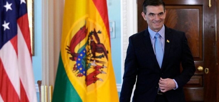 Paz dialoga constructivamente con presidente BID en Estados Unidos