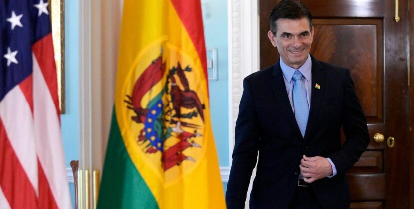 Paz dialoga constructivamente con presidente BID en Estados Unidos