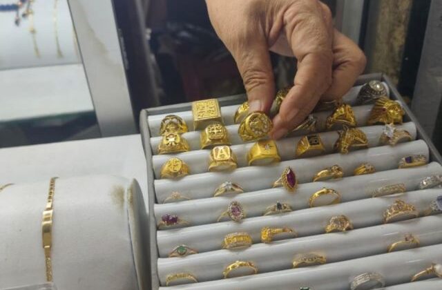 Tarijeños y turistas argentinos impulsan la compra de joyas en la región