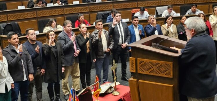 Parlamento Recupera Cruficijo y Biblia para Juramento de Legisladores