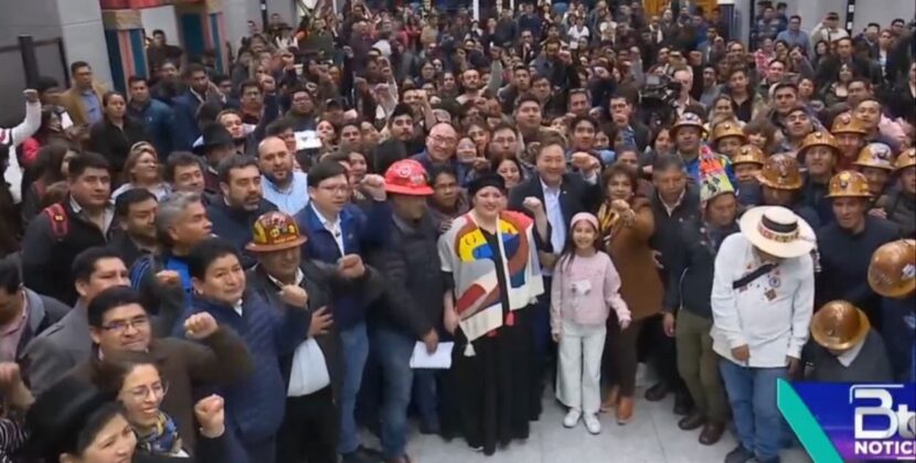 Arce se Despide de Funcionarios en un Adios Marcado por el Abandono de Organizaciones Clave