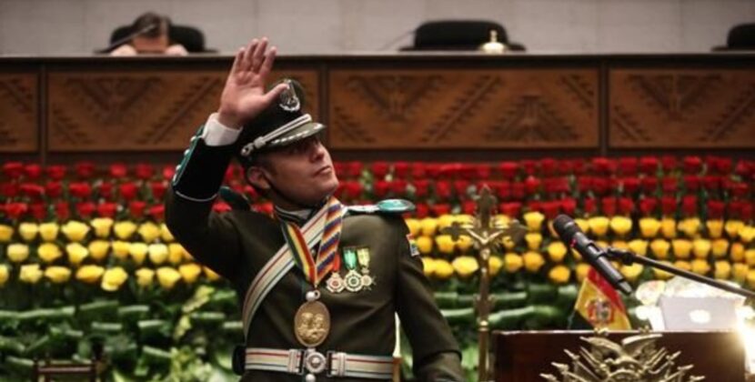 Vicepresidente se despide de la Policía con emotivo uniforme jornada final