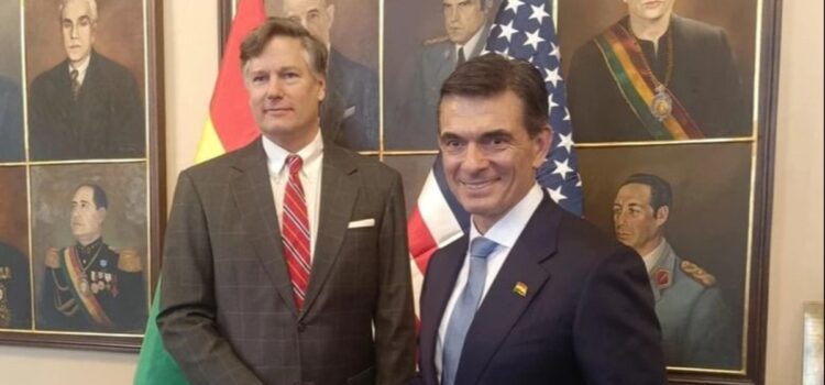 Bolivia y EEUU restablecen relaciones con cruz de oro