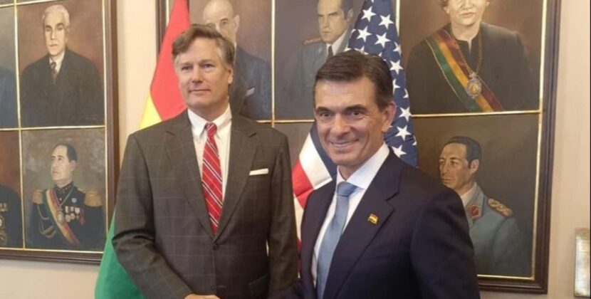Bolivia y EEUU restablecen relaciones con cruz de oro