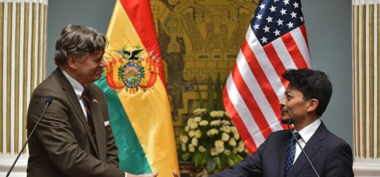 EEUU dona $us 500 mil en equipos contra VIH a Bolivia