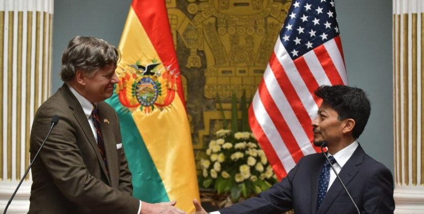 EEUU dona $us 500 mil en equipos contra VIH a Bolivia