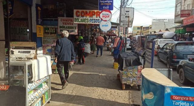 Cambistas en Tarija ajustan precio del dólar paralelo tras caída nacional