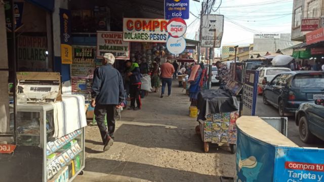 Cambistas en Tarija ajustan precio del dólar paralelo tras caída nacional