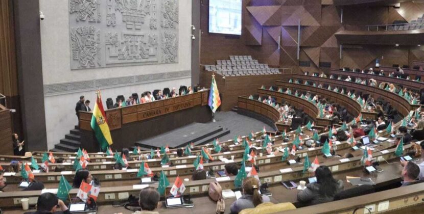 Diputados inicia sesión para formar comisiones claves