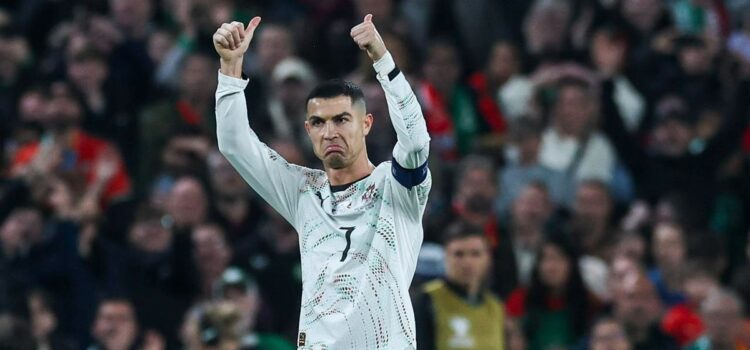 Ronaldo expulsa y Portugal aplaza su pase a Eurocopa